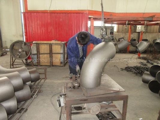 Garnitures soudées bout à bout 180 d'ASME B16.48 acier au carbone de 45 degrés coude de réducteur de 90 degrés